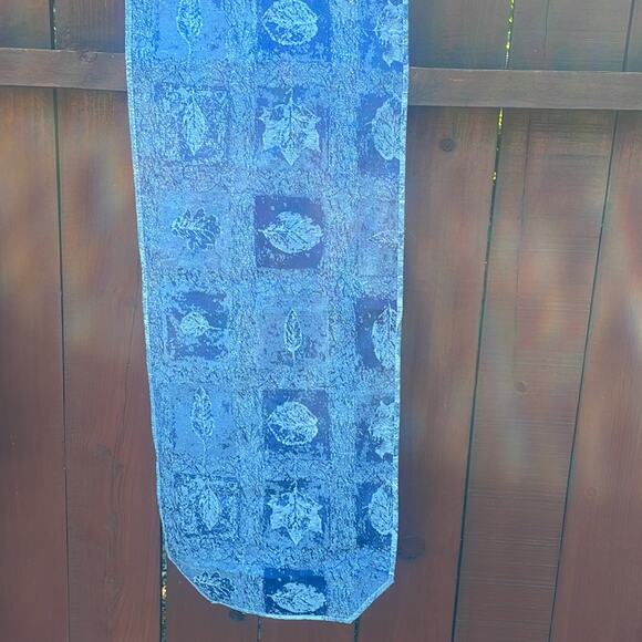 Autumn leaves table runner - Picture 4 of 7